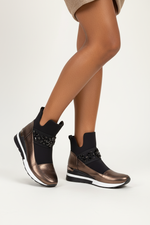 Load image into Gallery viewer, Style 625 on brown skin model
