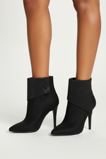 Load image into Gallery viewer, Style 9142 on brown skin model leg
